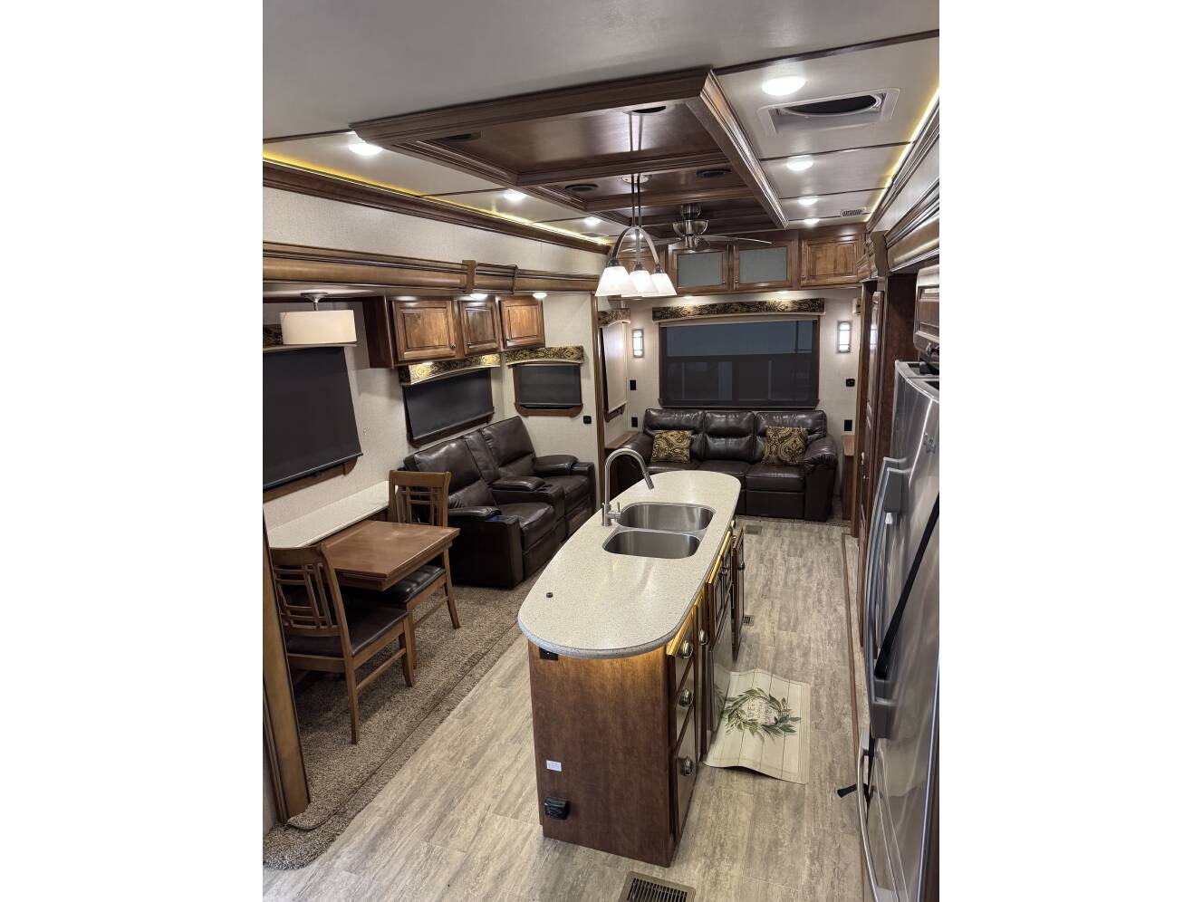 A photo of this 2017 Redwood REDWOOD 3821RL