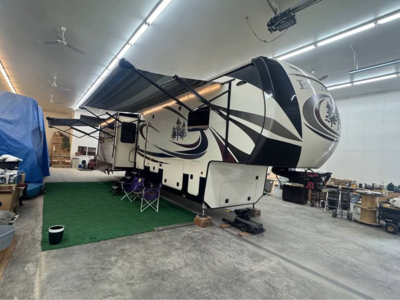 A photo of this 2017 Redwood REDWOOD 3821RL