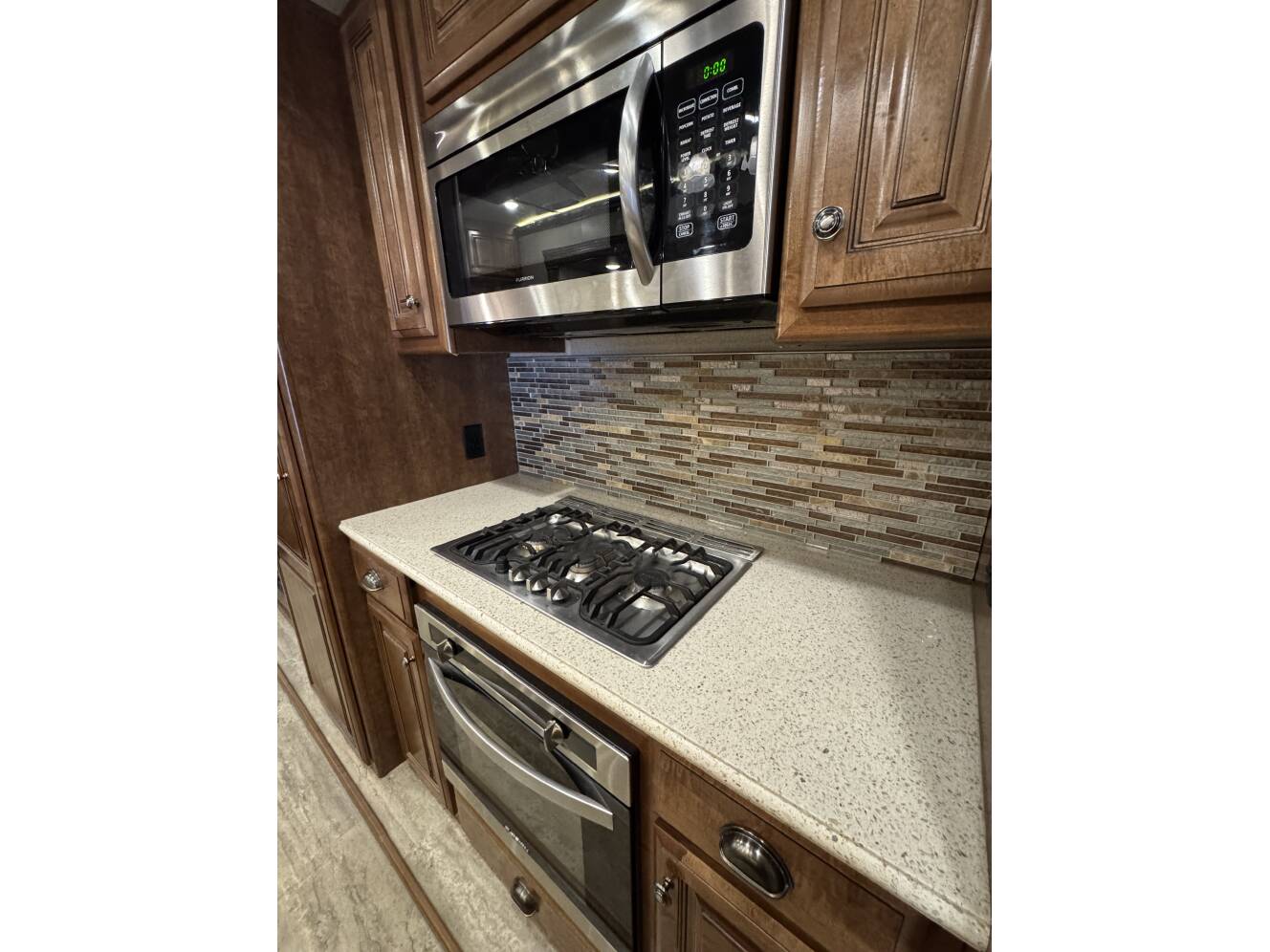 A photo of this 2017 Redwood REDWOOD 3821RL