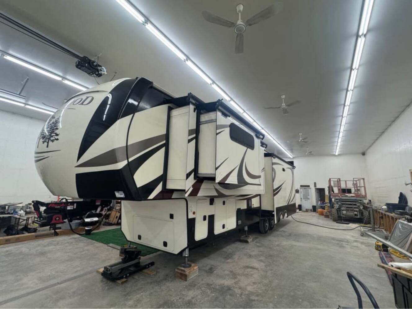 A photo of this 2017 Redwood REDWOOD 3821RL