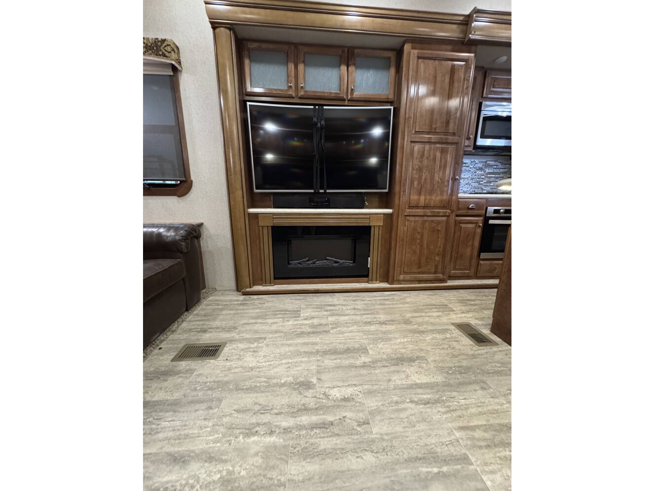 A photo of this 2017 Redwood REDWOOD 3821RL