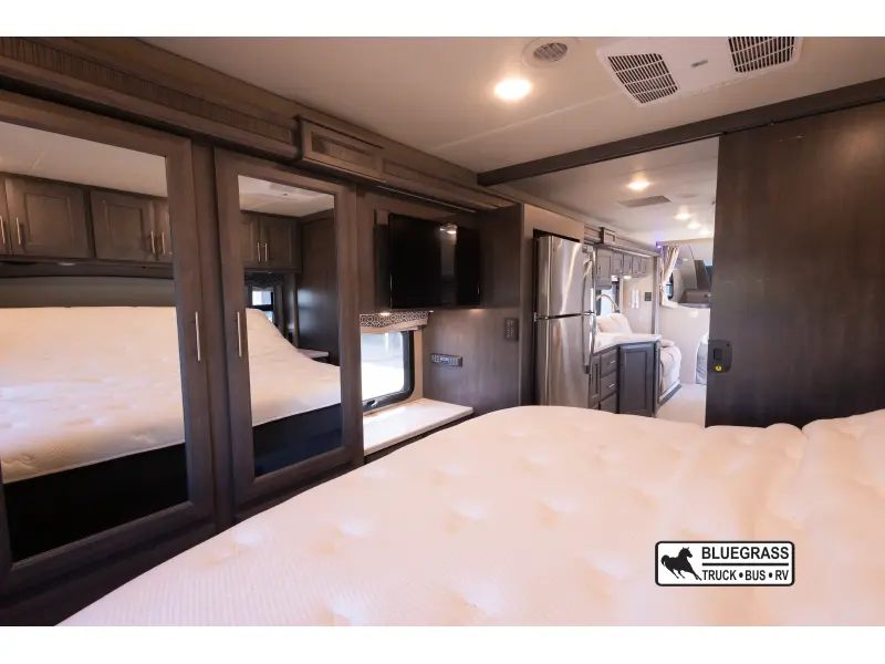 2021 THOR MOTOR COACH MAGNITUDE SV34
