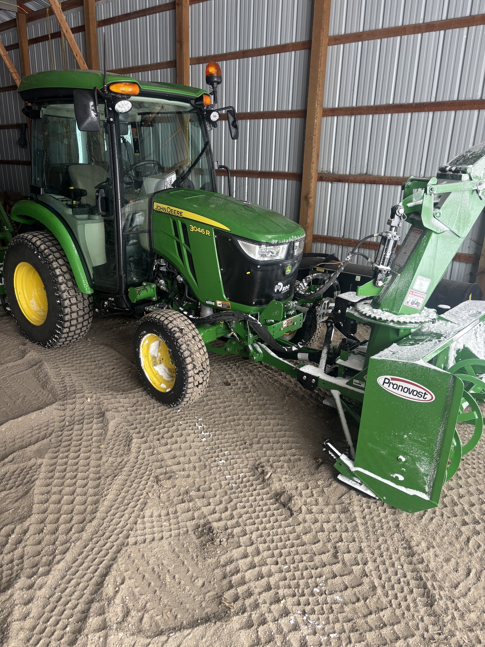 2019 JOHN DEERE 3046R in Thompson, ND