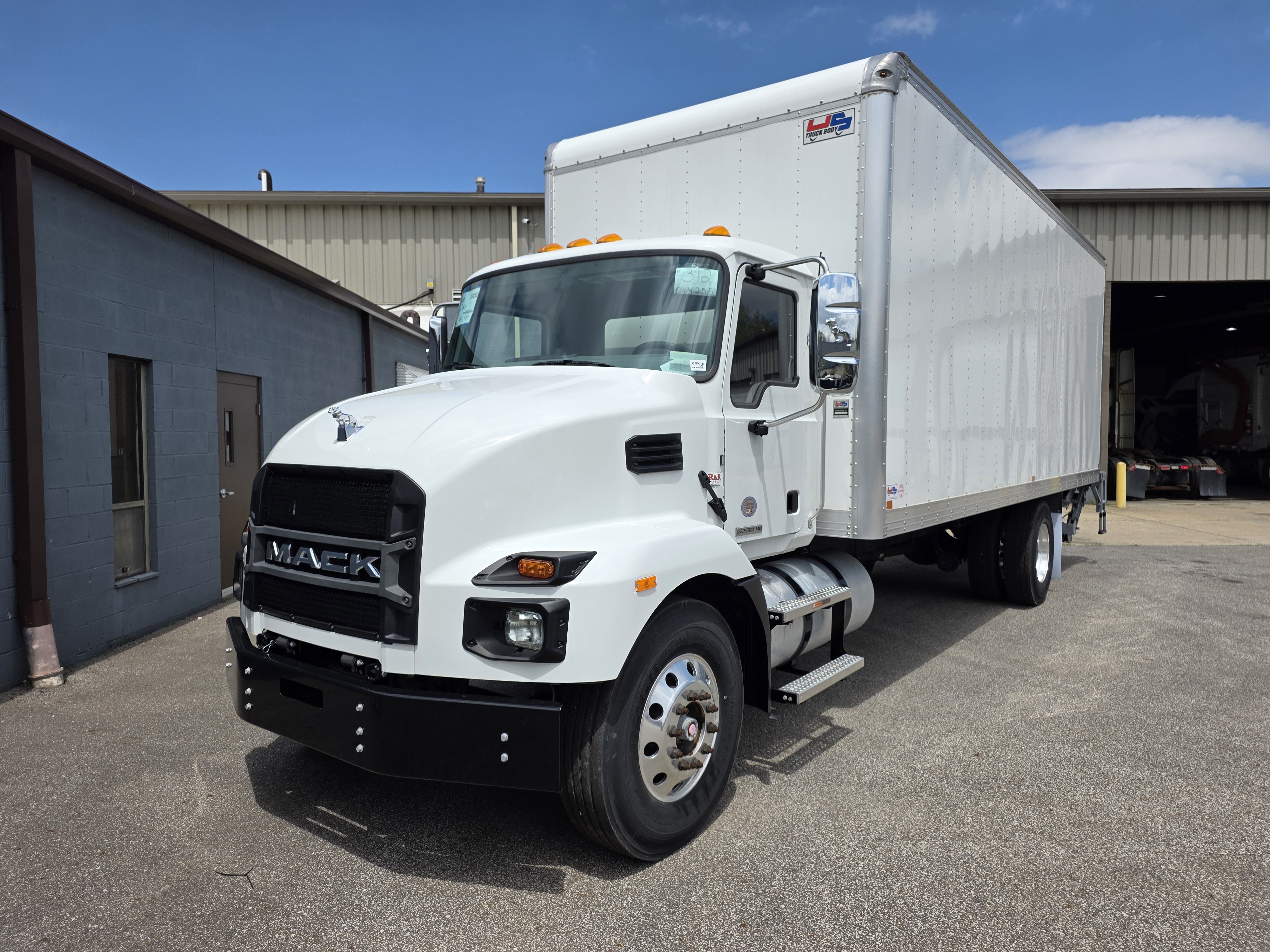 2024 MACK MD6 in Youngstown, OH