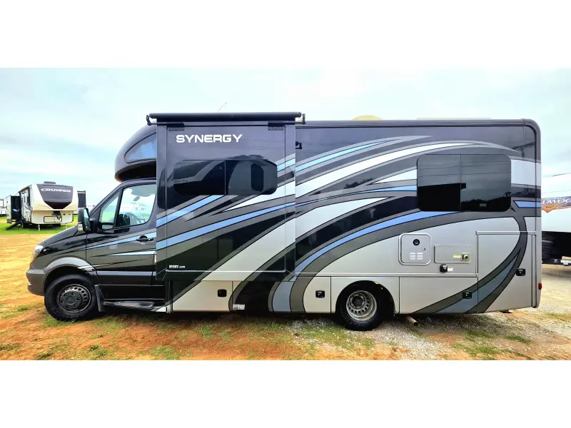 2018 THOR MOTOR COACH Synergy 24TT