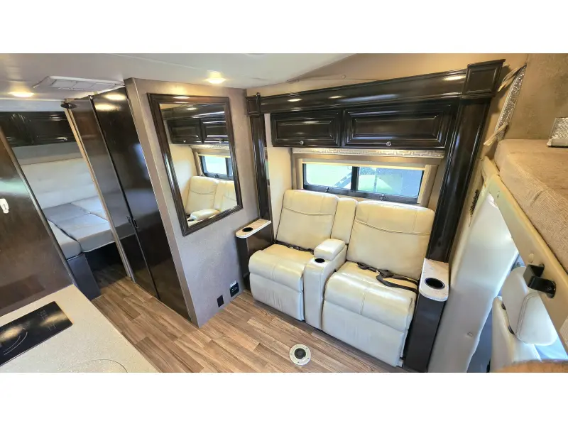 2018 THOR MOTOR COACH Synergy 24TT