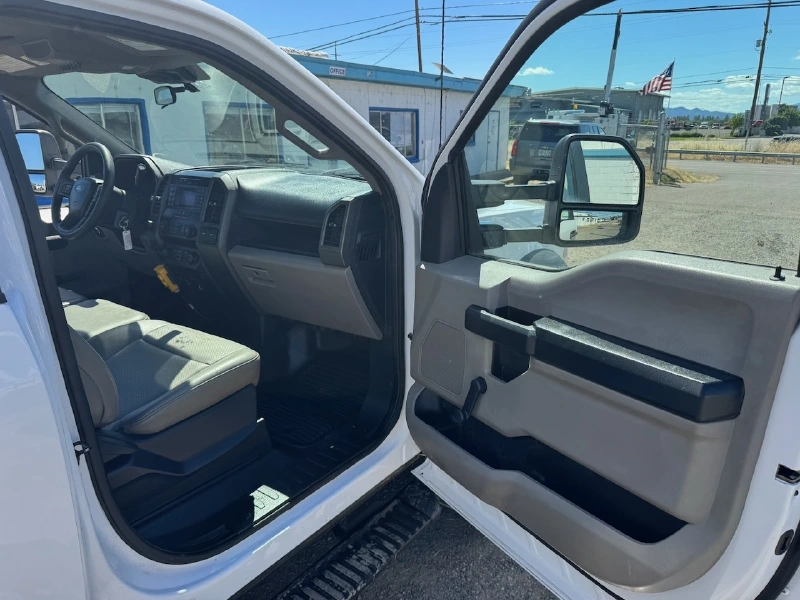 2022 FORD F550