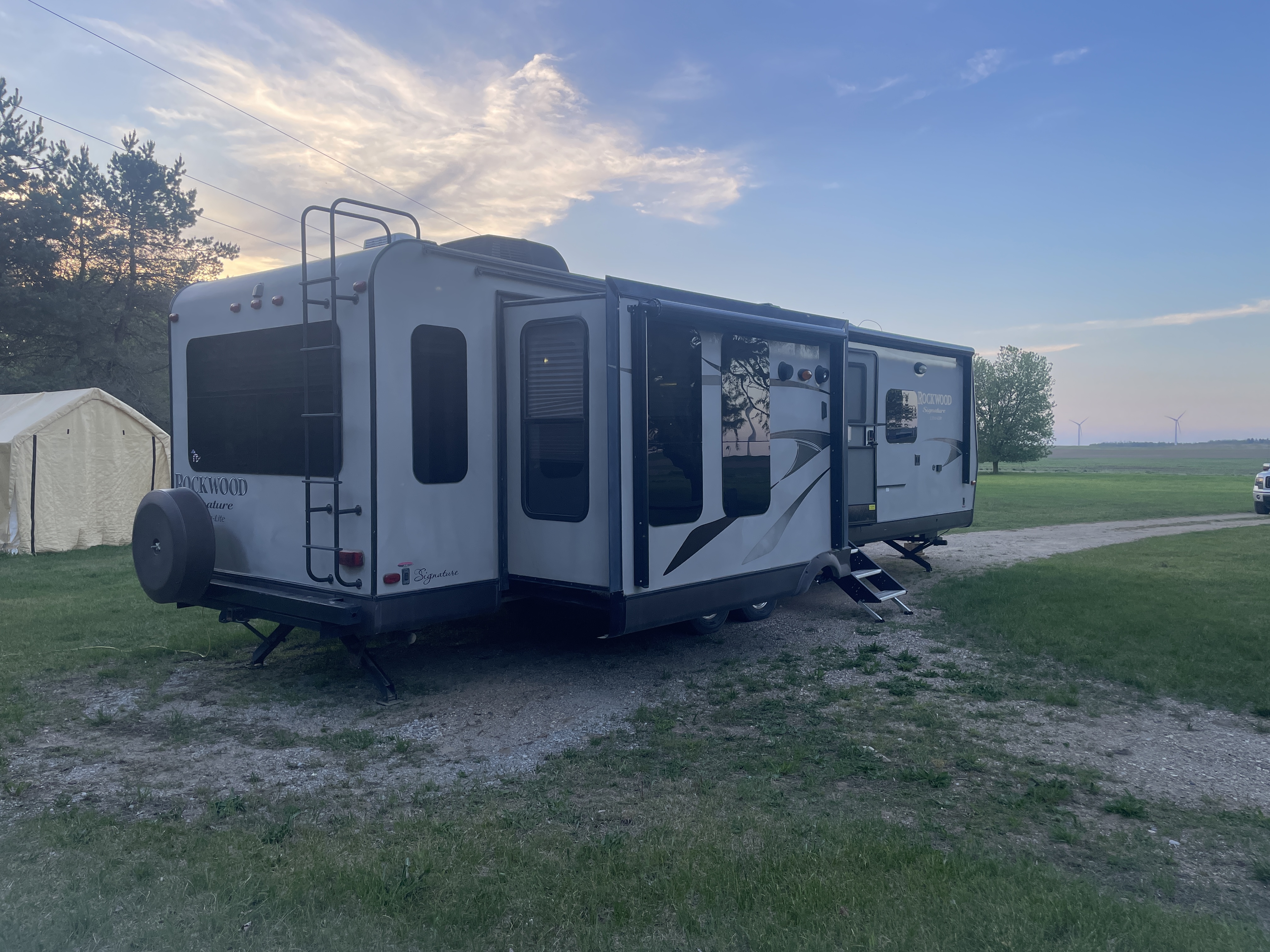 2014 Forest River ROCKWOOD LITE 8318SS in ubly MI