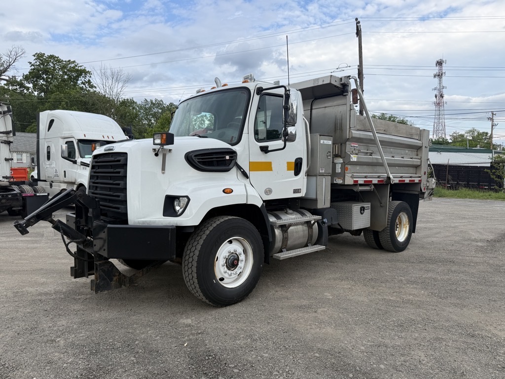 2017 FREIGHTLINER dump truck in West Chester, PA