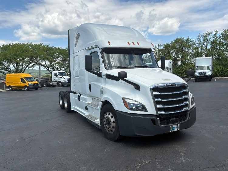 2020 FREIGHTLINER CASCADIA 126 in Harrisburg, PA