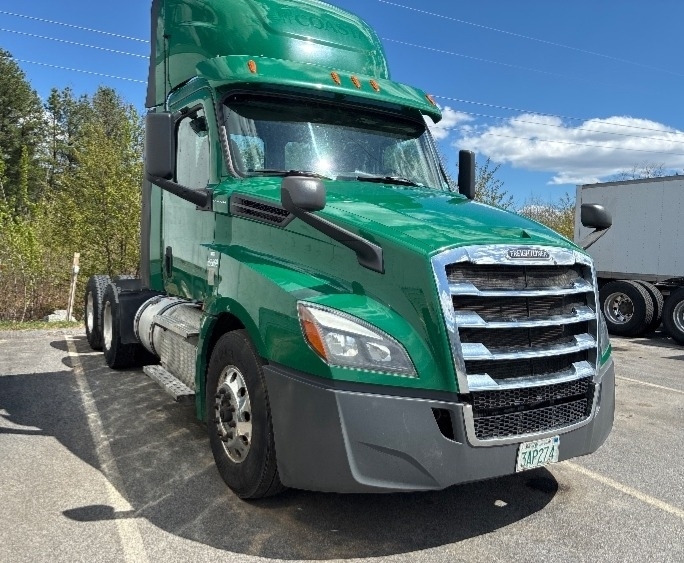 2020 FREIGHTLINER CASCADIA 126 in Londonderry, NH