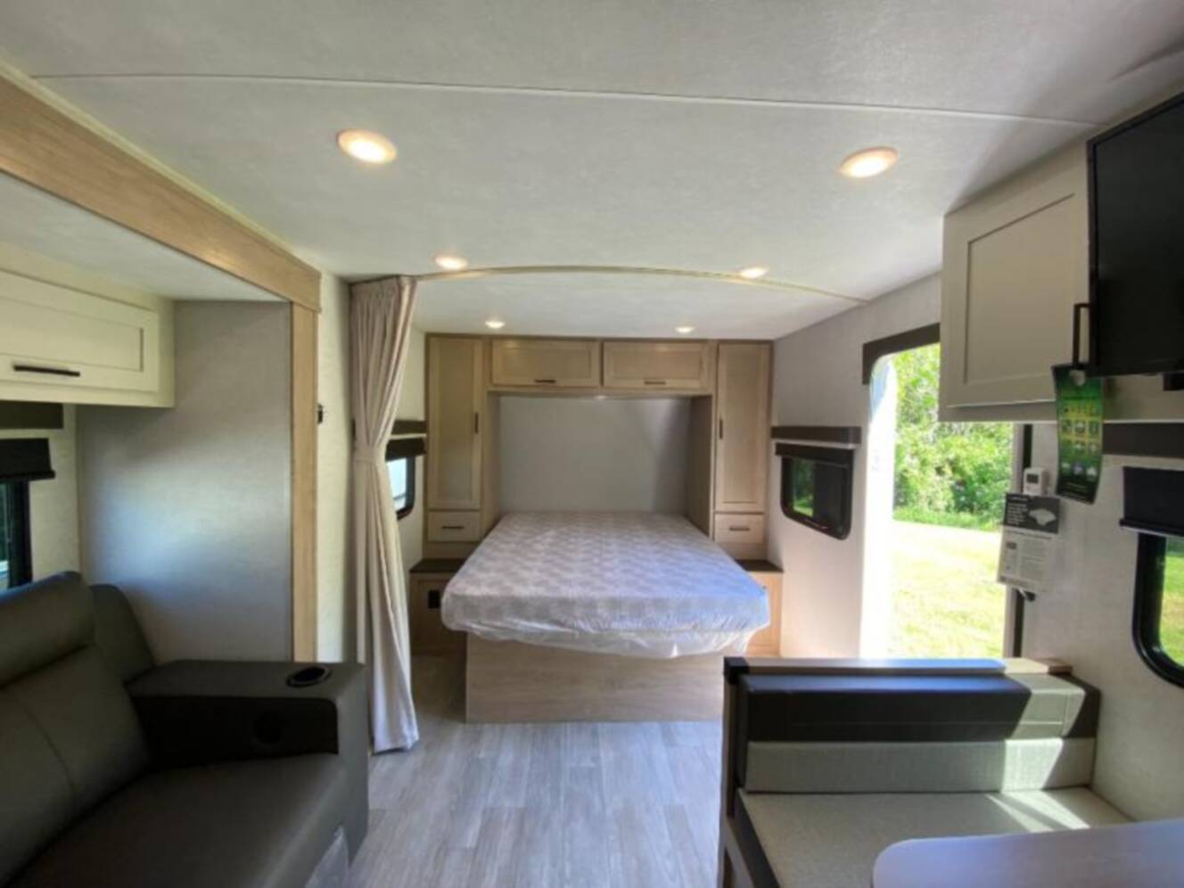 A photo of this 2026 Ember Rv E-Series 22MLQ