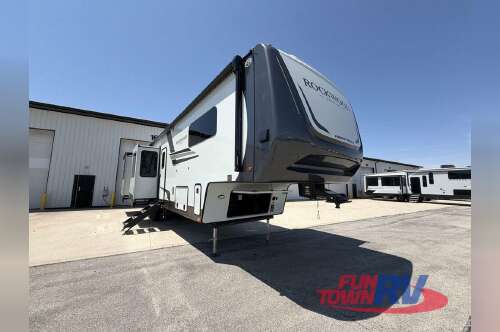 2026 Forest River Rv Rockwood Signature 404SRK in san angelo TX