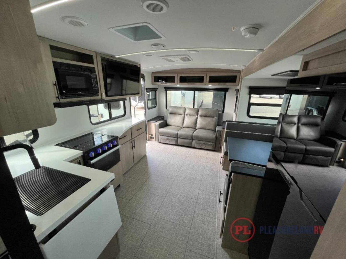 A photo of this 2025 Grand Design Imagine 2500RL
