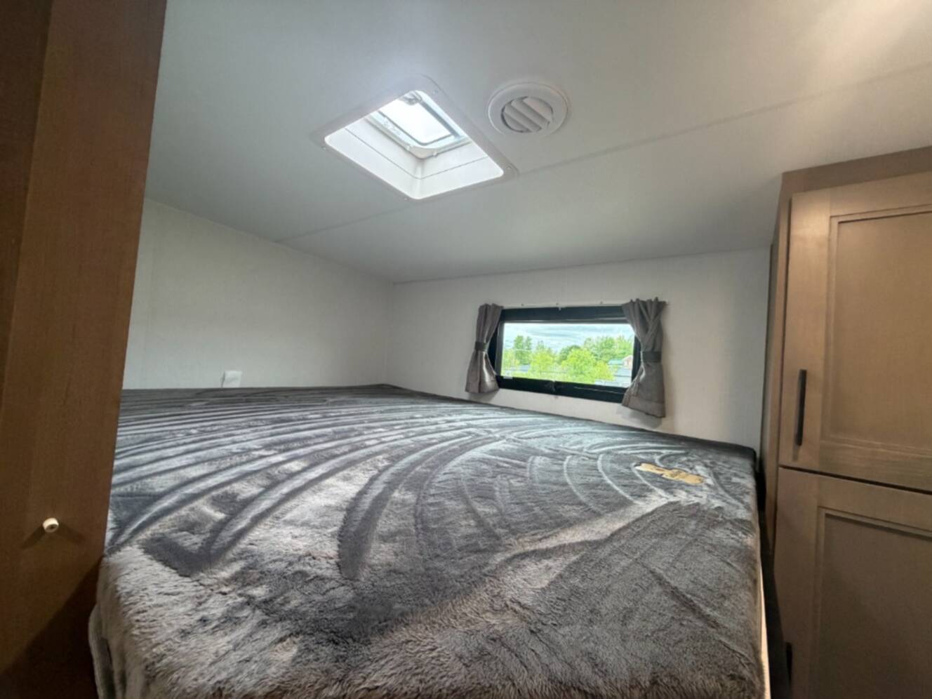 A photo of this 2026 Kz Durango Half-Ton D286BHD