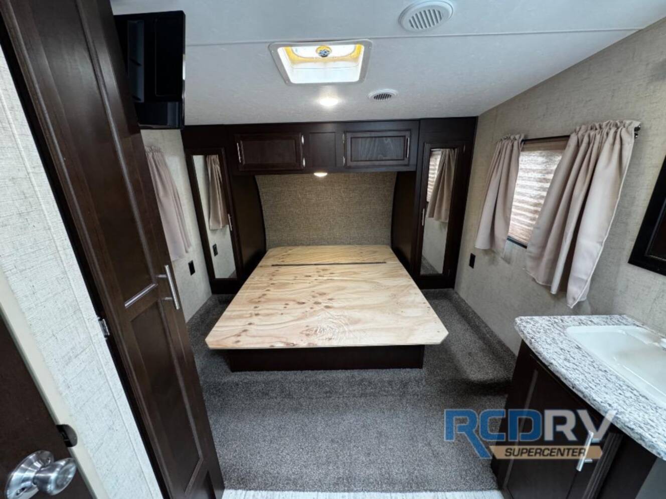 A photo of this 2018 Kz Sportsmen 231RK
