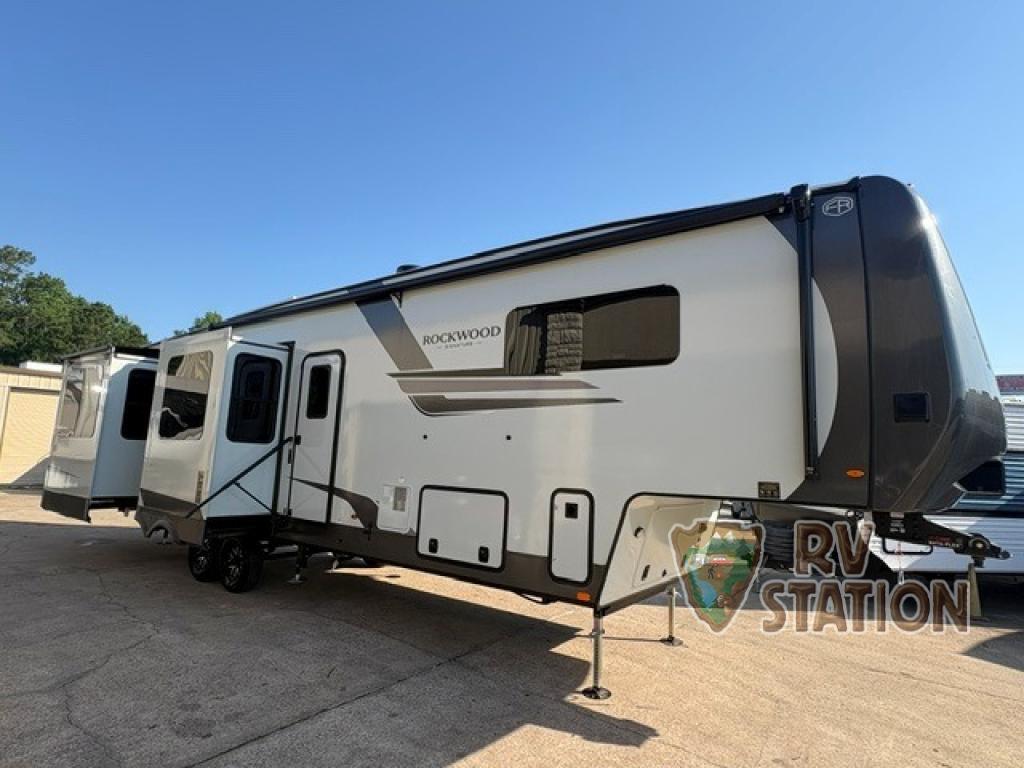2026 Forest River Rv Rockwood Signature 404SRK in cleveland TX