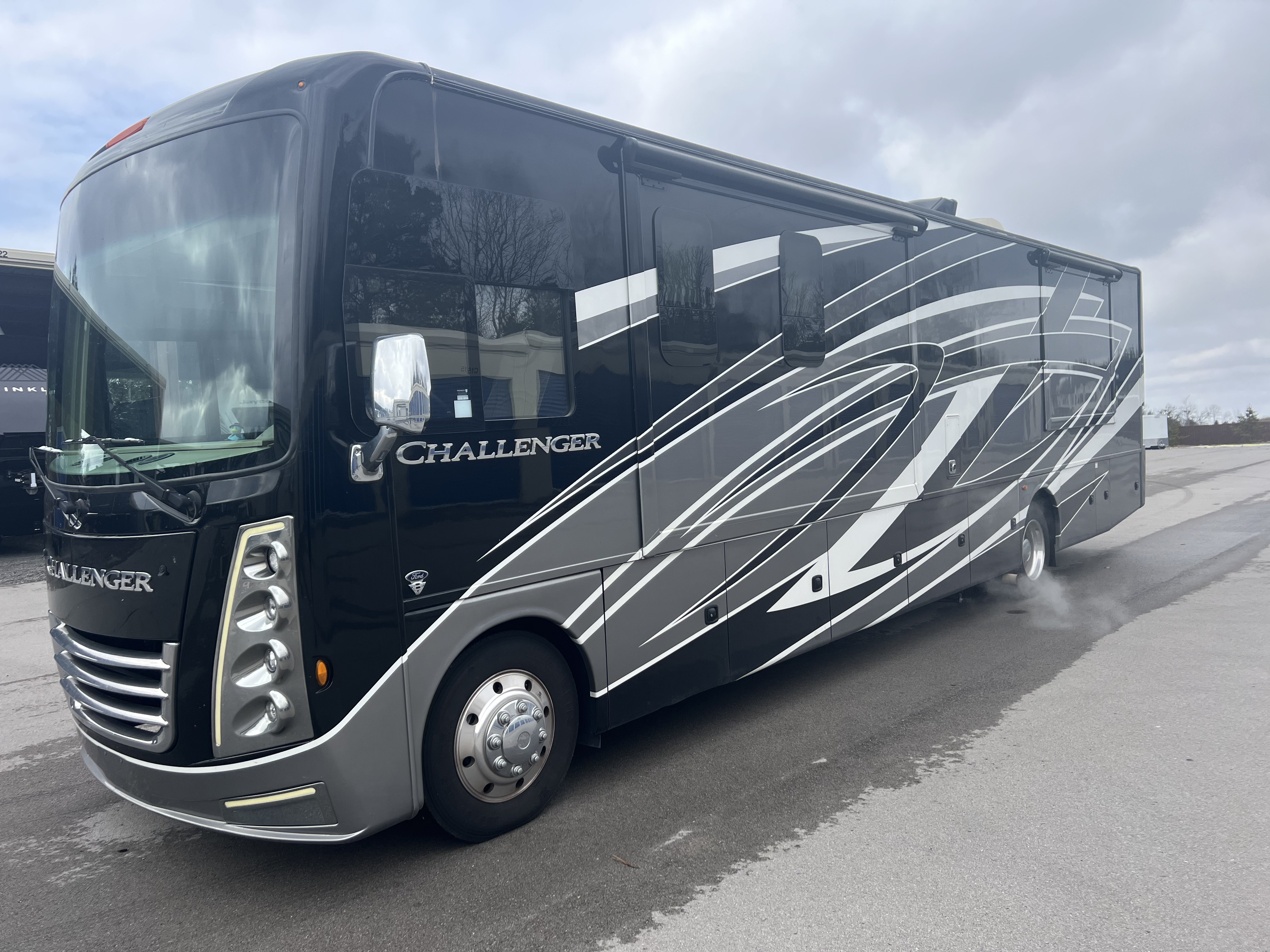 2022 Thor Motor Coach CHALLENGER 37DS RV