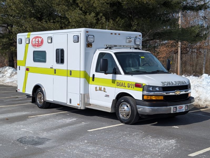 2011 CHEVROLET EXPRESS G4500 in Levittown, PA