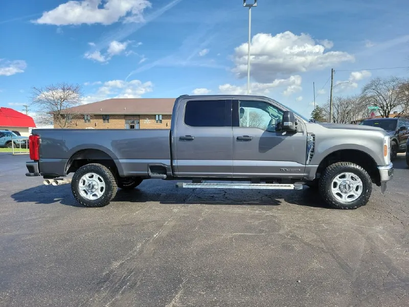 2025 FORD F250