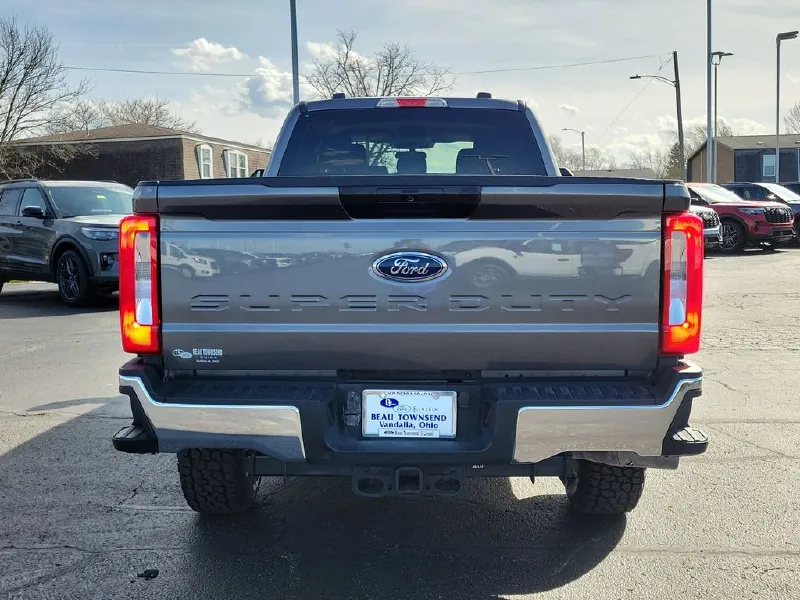 2025 FORD F250
