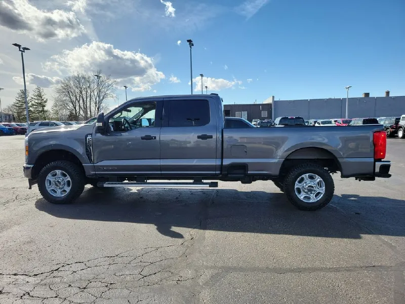 2025 FORD F250
