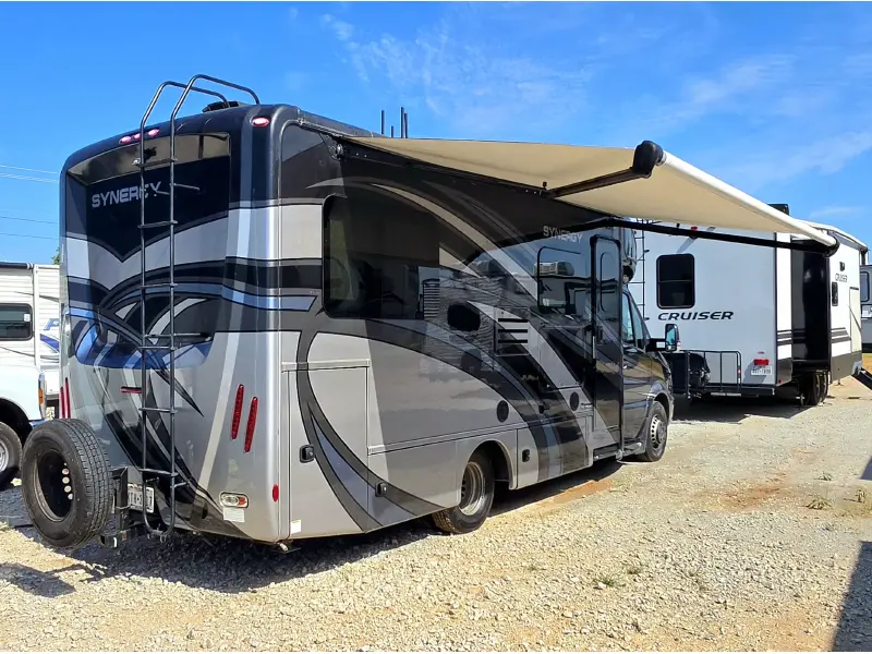2018 THOR MOTOR COACH Synergy 24TT