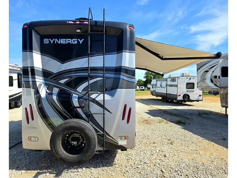 2018 THOR MOTOR COACH Synergy 24TT