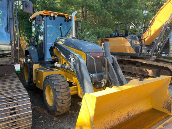 2019 JOHN DEERE 710L in Spring City, PA