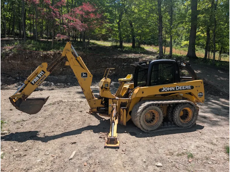 2003 JOHN DEERE 250 II