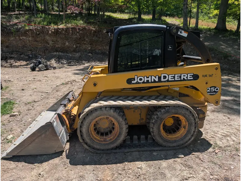 2003 JOHN DEERE 250 II