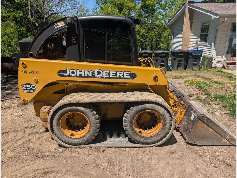 2003 JOHN DEERE 250 II