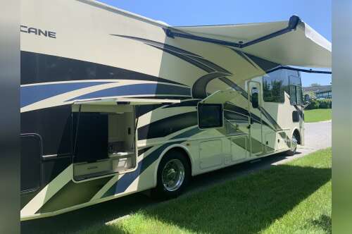 2022 Thor Motor Coach HURRICANE 34J in frederick MD