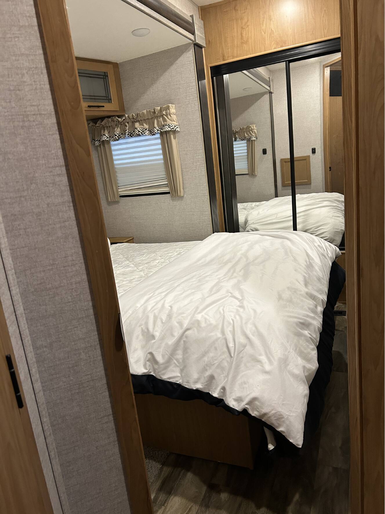 A photo of this 2021 Hy-Line HY 44 IKDN