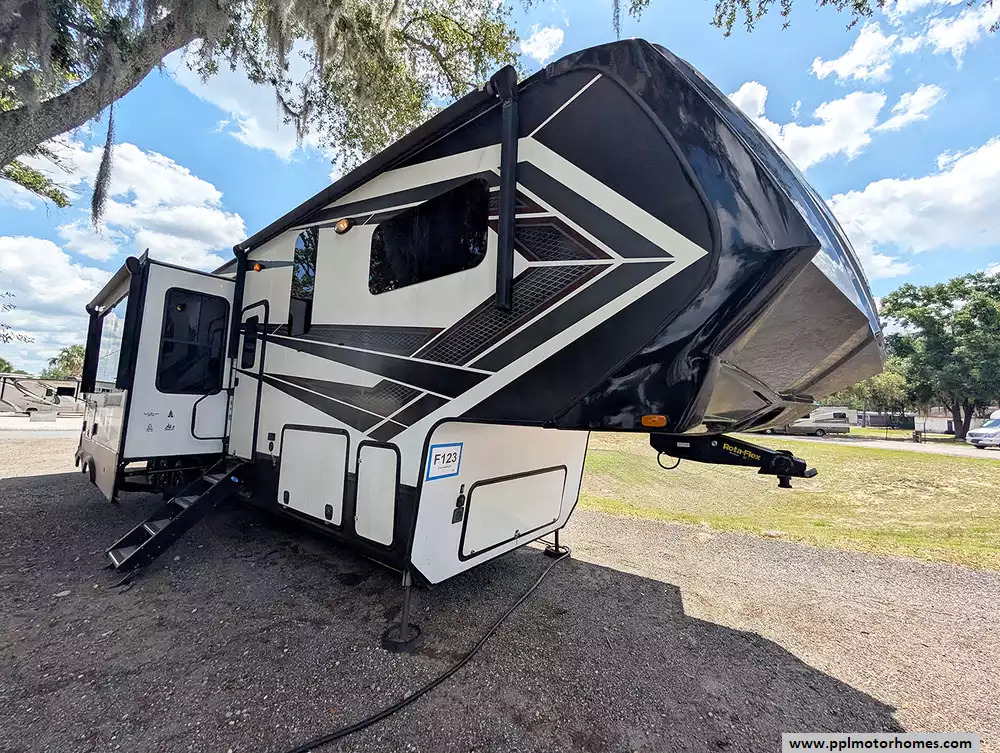 2020 Grand Design Momentum 397TH in summerfield FL