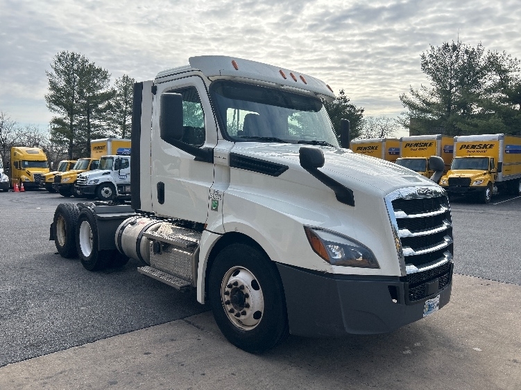 2020 FREIGHTLINER CASCADIA 126 in Essex, MD
