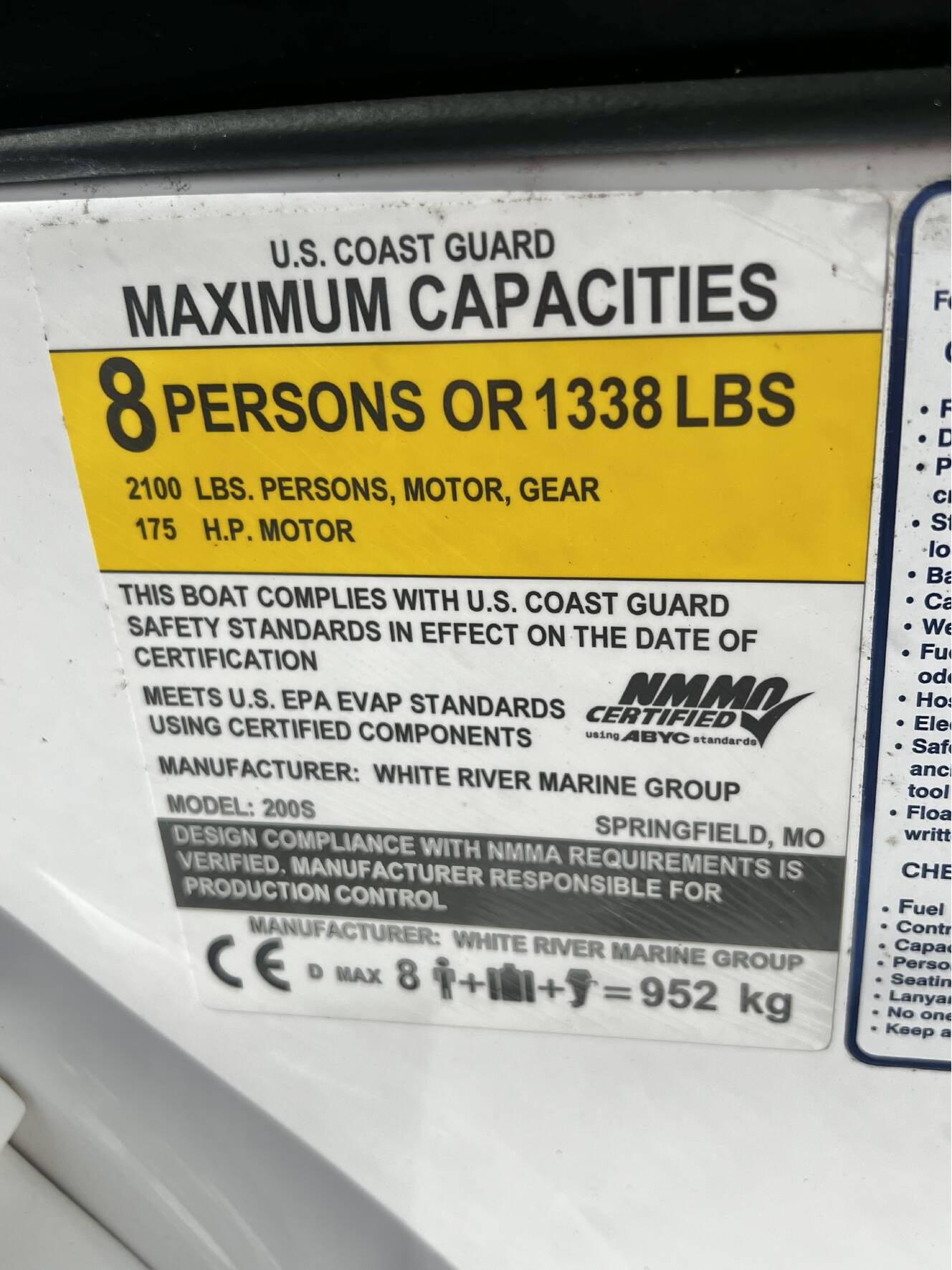 A photo of this 2022 Tahoe 200 S Bowrider