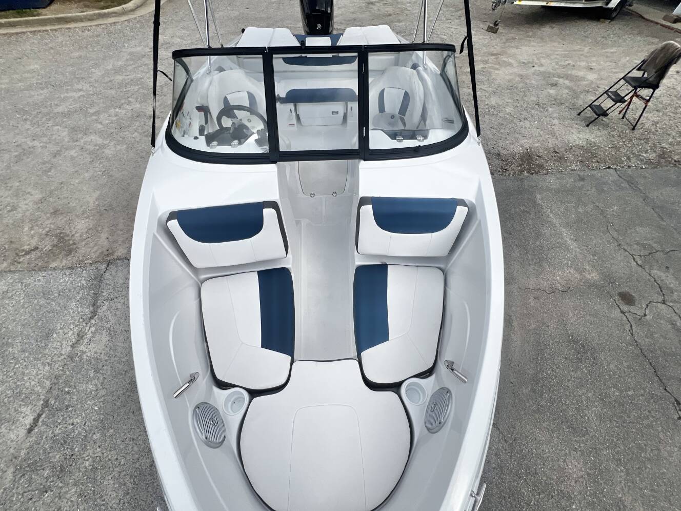 A photo of this 2022 Tahoe 200 S Bowrider