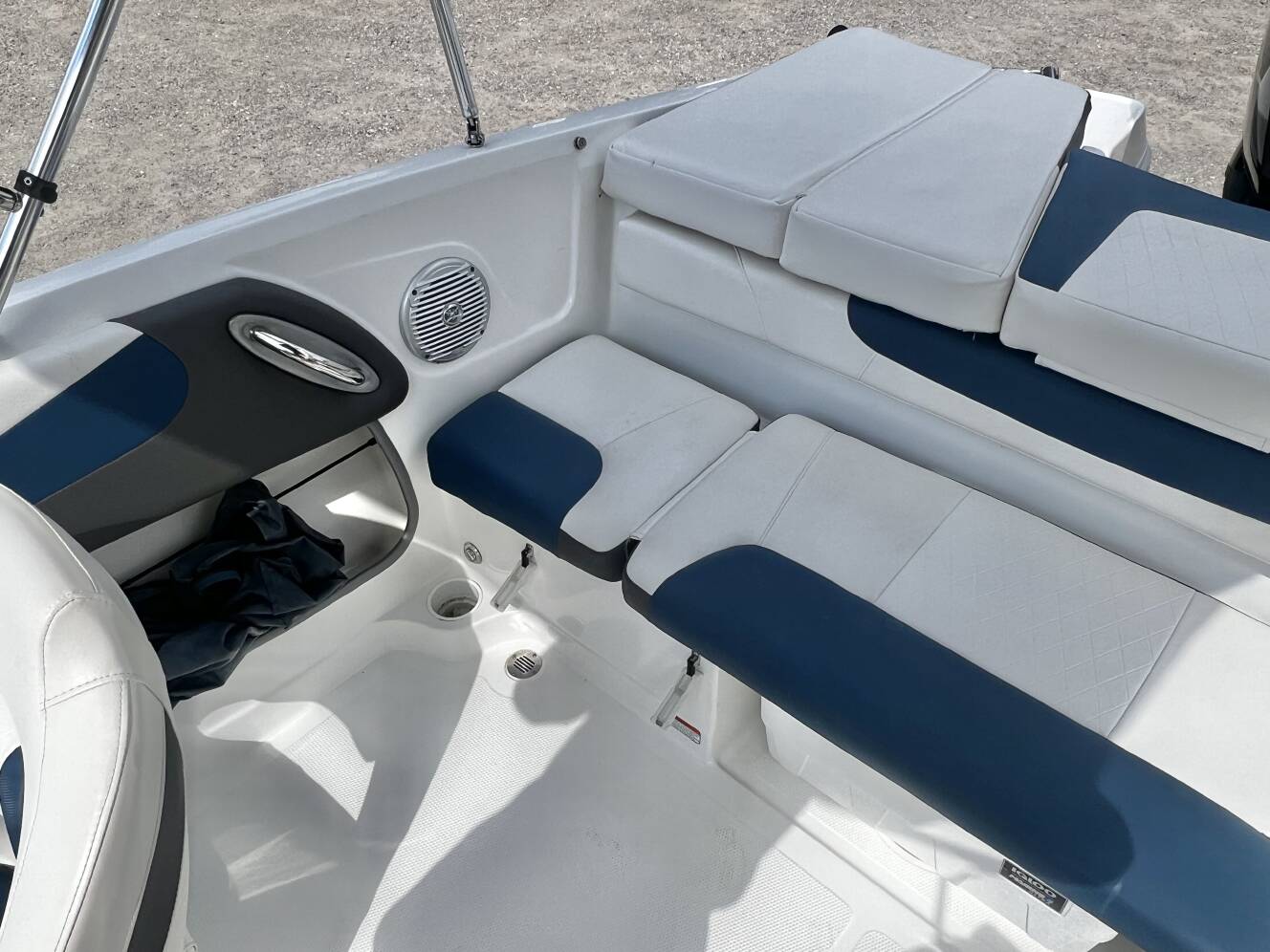 A photo of this 2022 Tahoe 200 S Bowrider