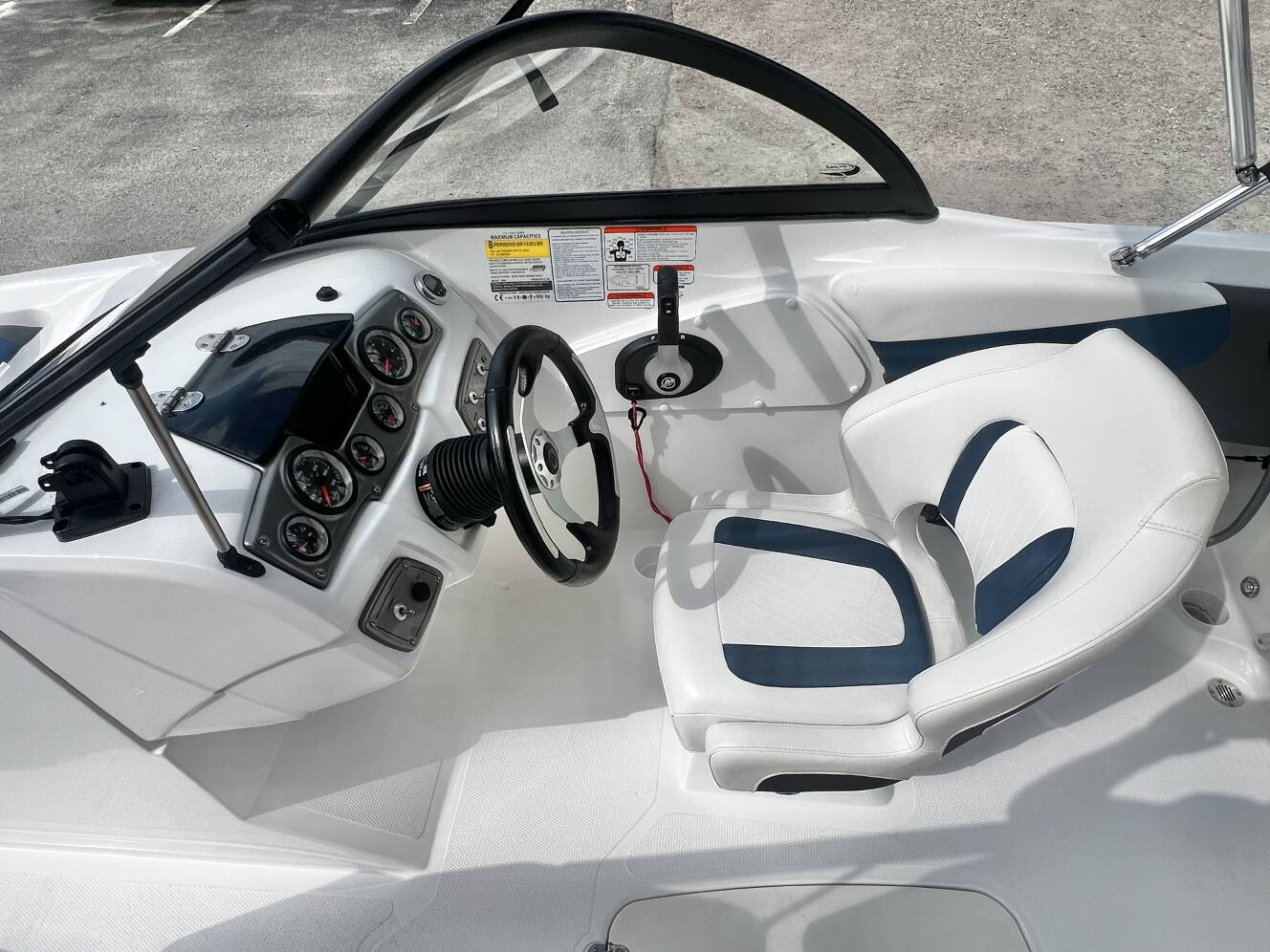 A photo of this 2022 Tahoe 200 S Bowrider