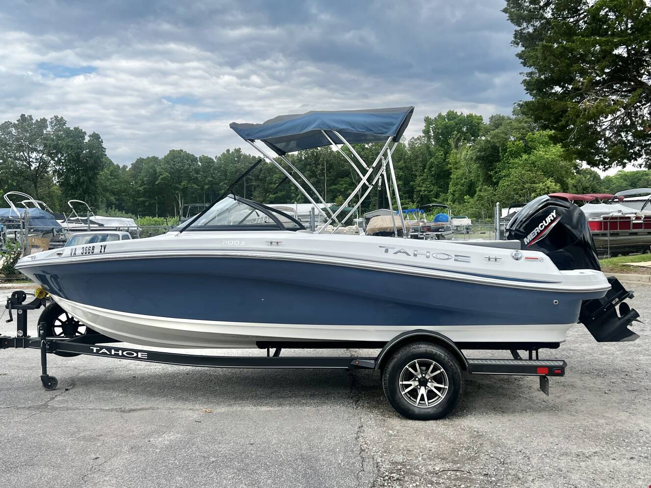 A photo of this 2022 Tahoe 200 S Bowrider