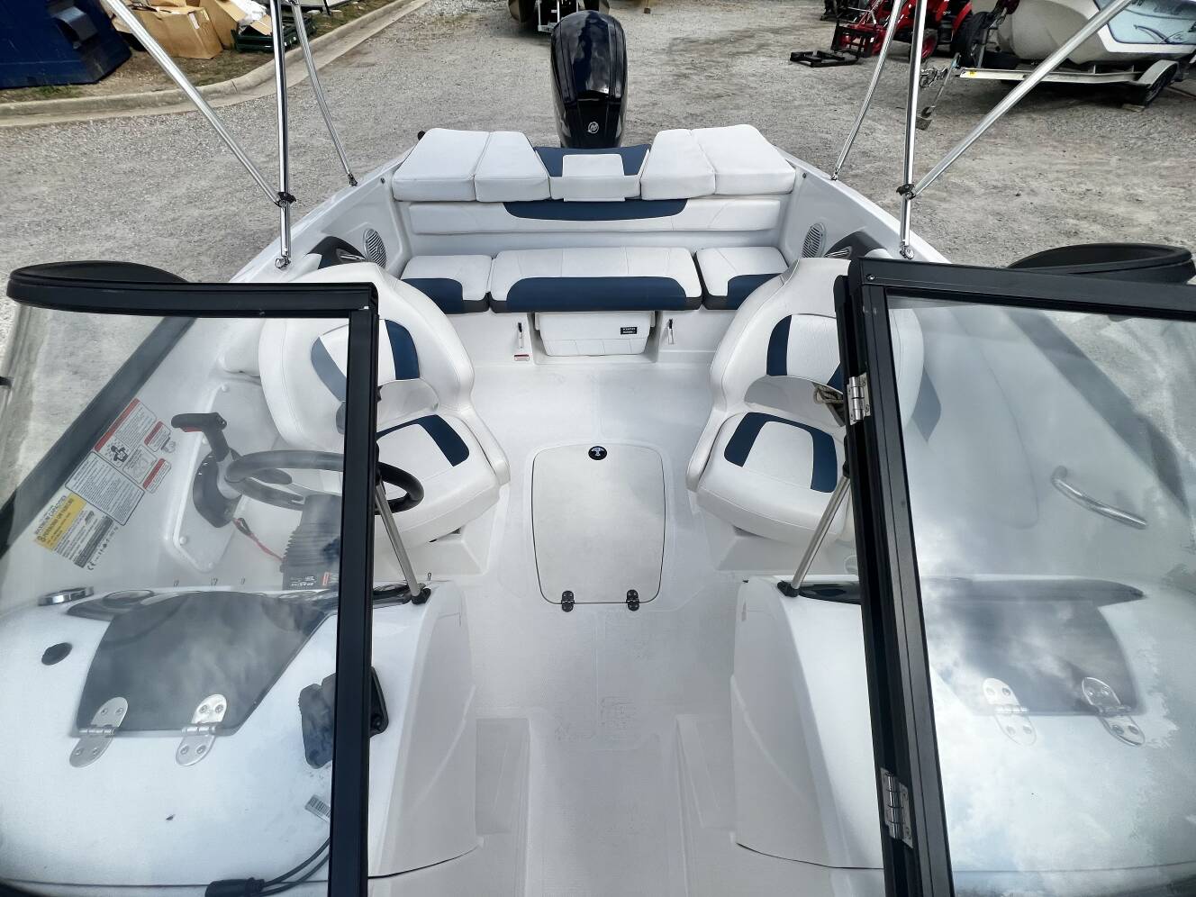 A photo of this 2022 Tahoe 200 S Bowrider