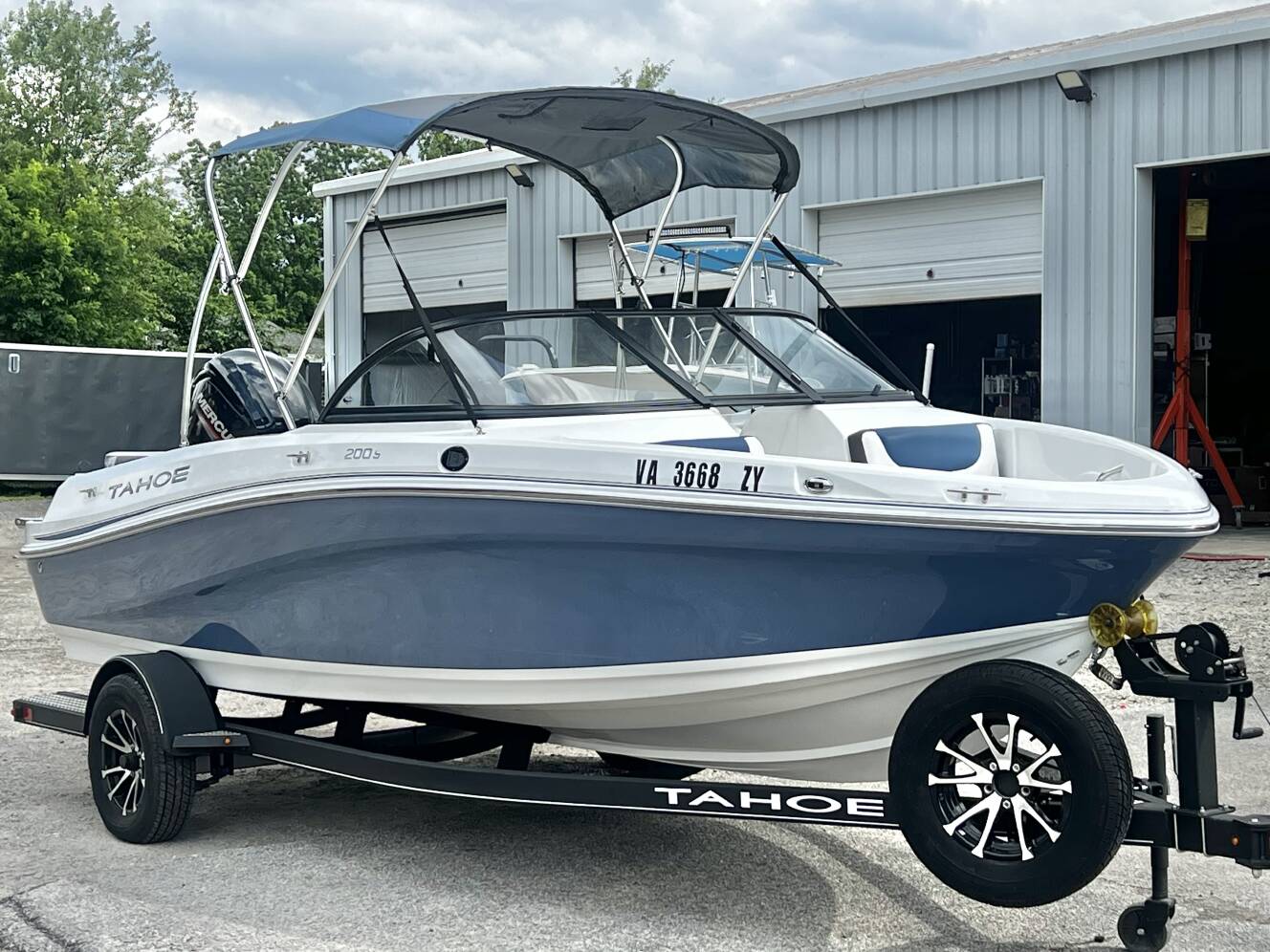 A photo of this 2022 Tahoe 200 S Bowrider