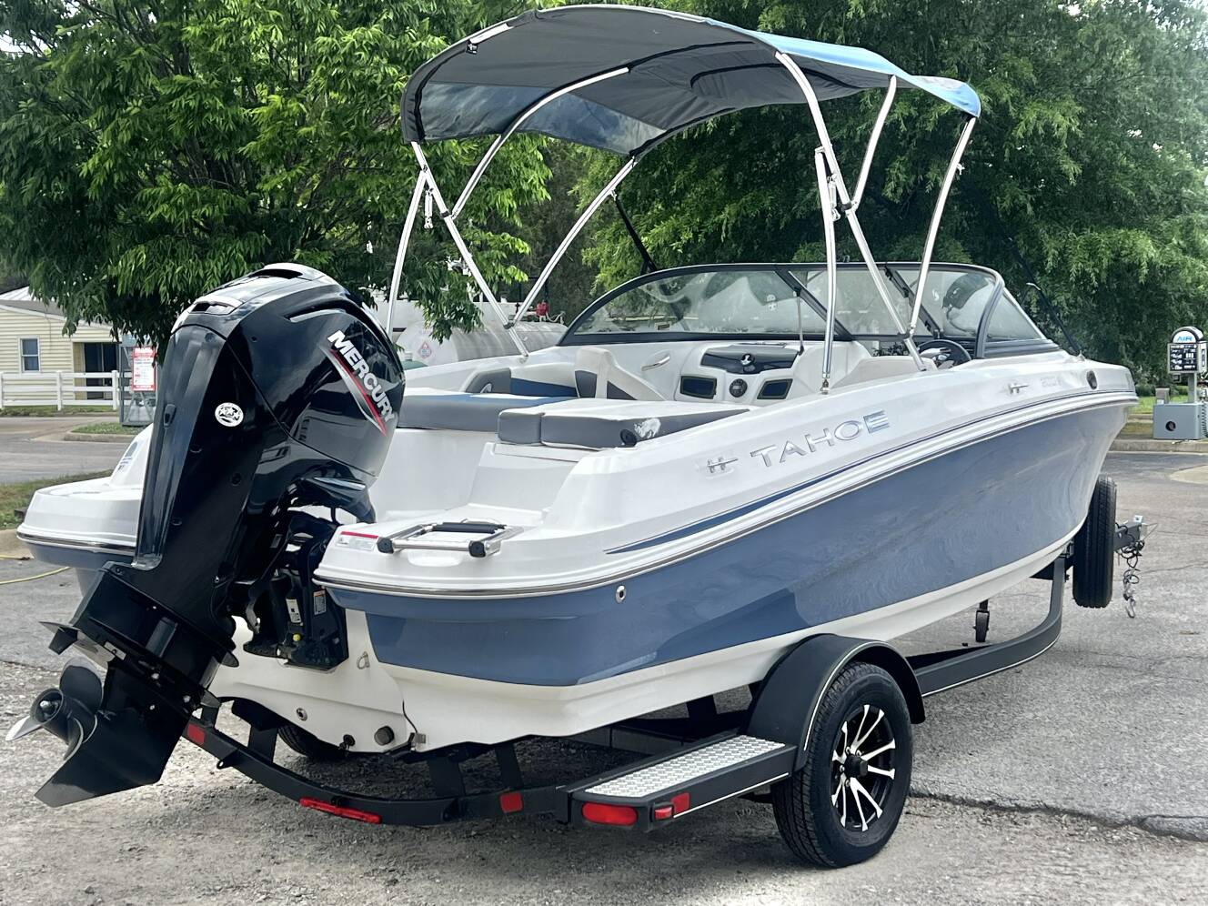 A photo of this 2022 Tahoe 200 S Bowrider