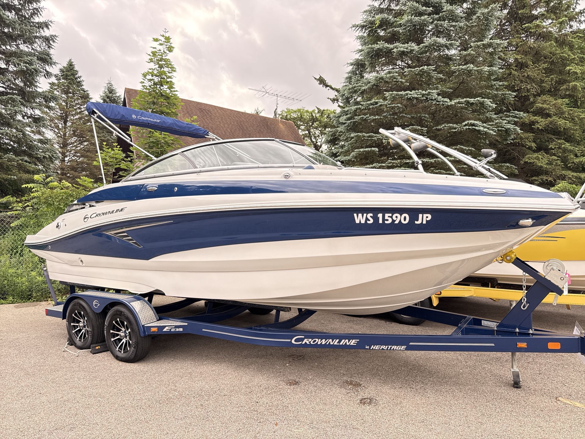 2023 Crownline E235 in elkhorn WI