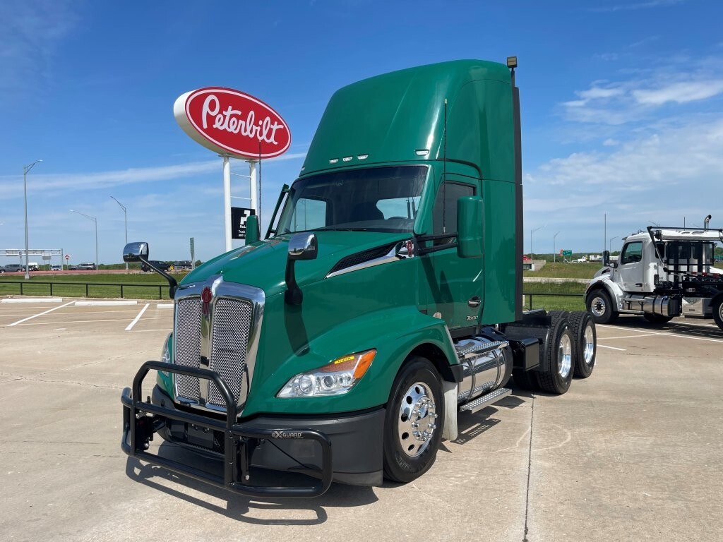 2023 KENWORTH T680 in Strafford, MO