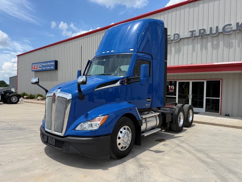 2023 KENWORTH T680 in Strafford, MO