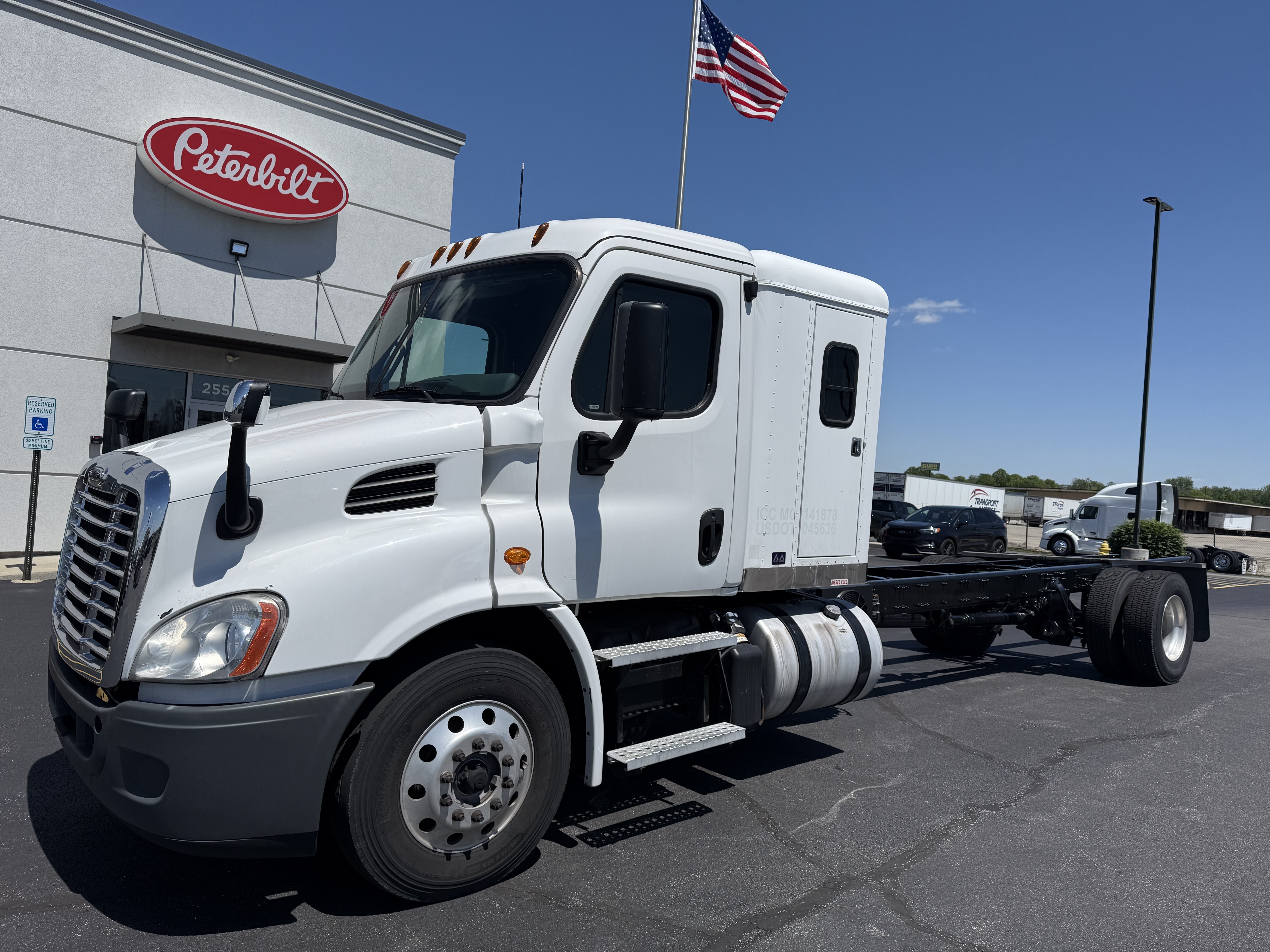 2020 FREIGHTLINER CASCADIA 113 in Cincinnati, OH