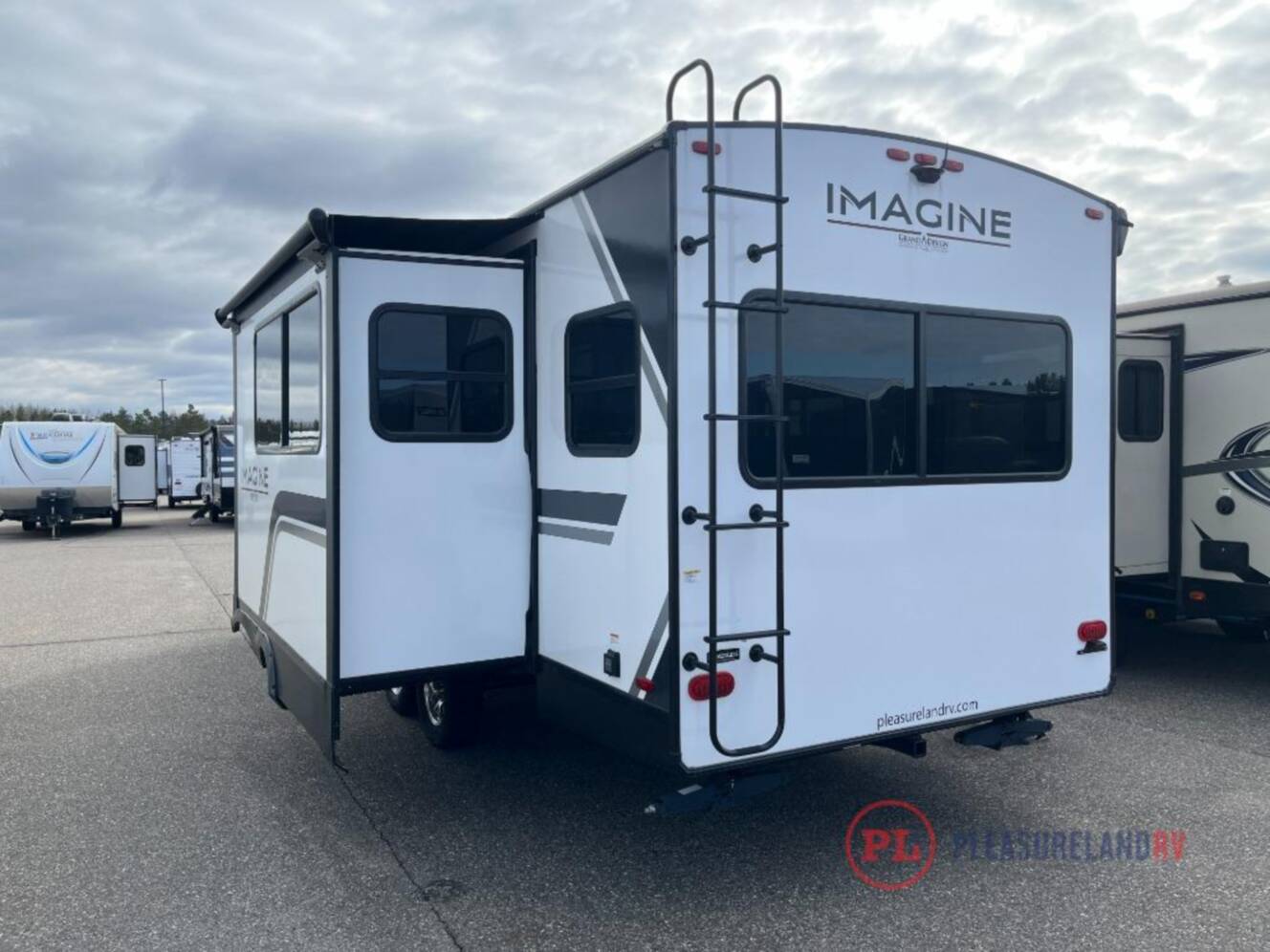 A photo of this 2025 Grand Design Imagine 2500RL