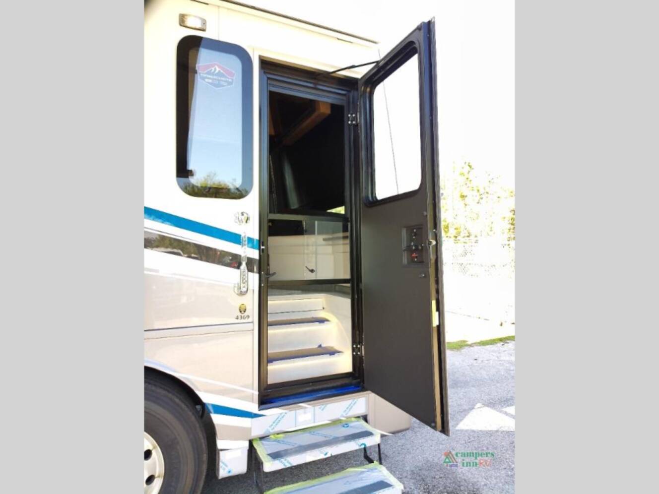 A photo of this 2026 Newmar Dutch Star 4369